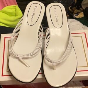 Pierre Dumas Elegant White Sandals NWOT 10 M